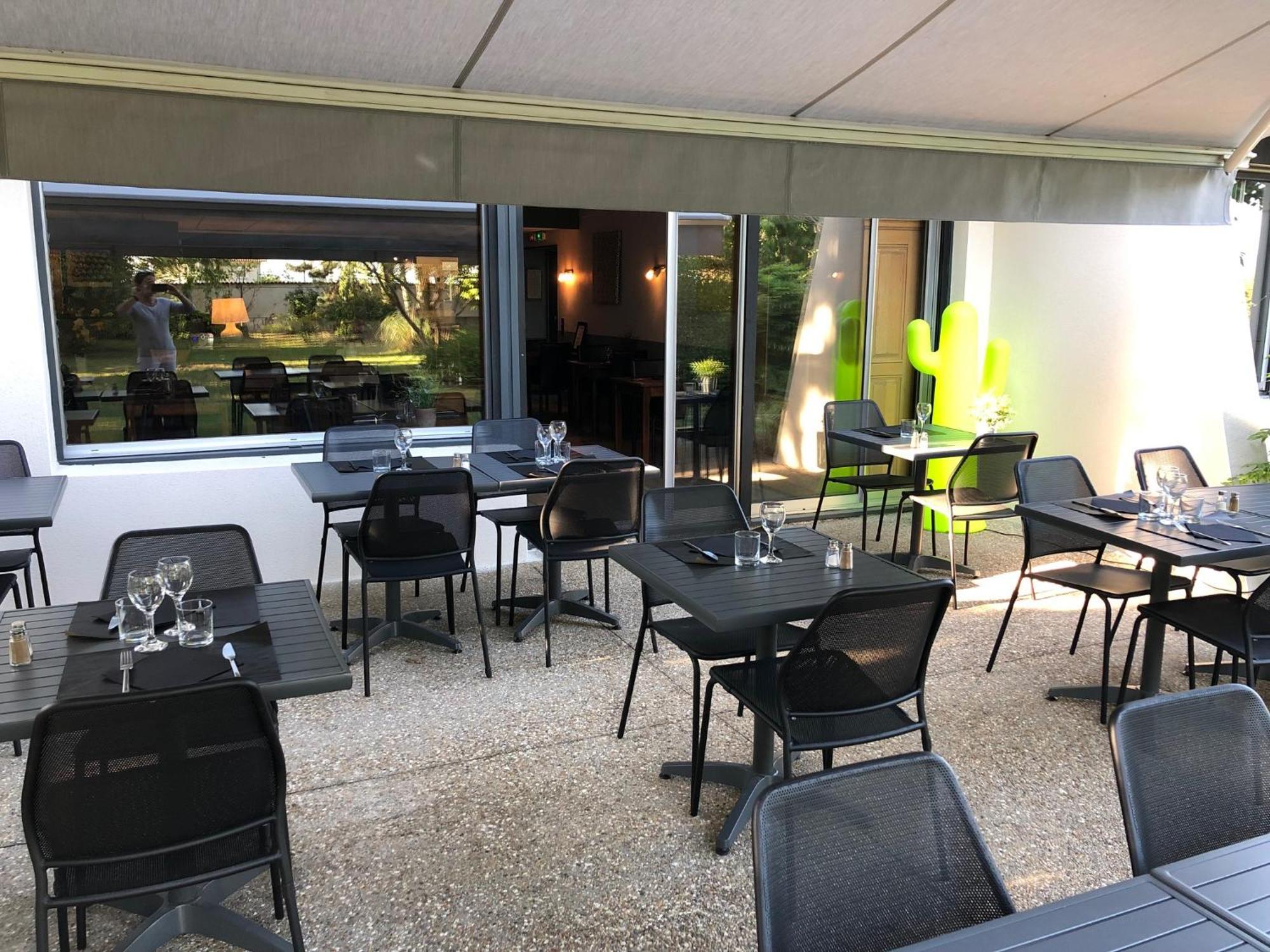 Logis Hotel L'Abricotine Tain-lʼHermitage 외부 사진