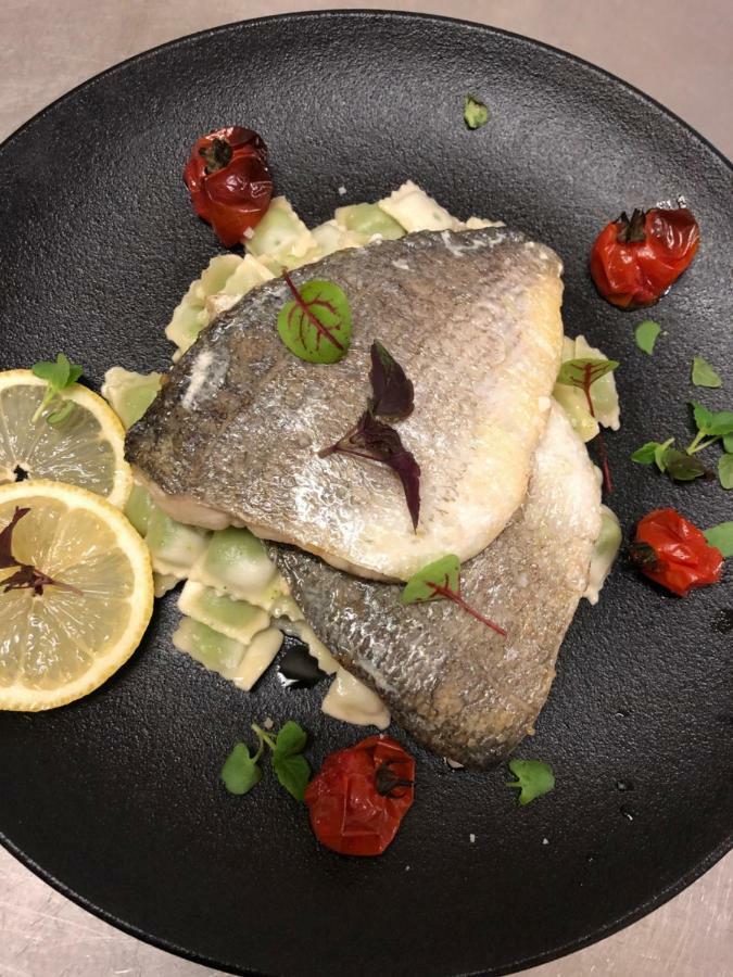 Logis Hotel L'Abricotine Tain-lʼHermitage 외부 사진